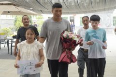 河南西平：两幅漫画里的军民鱼水情